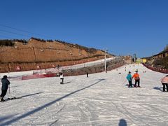 -采薇庄园四季滑雪场