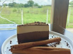 -Chom Cafe and Restaurant