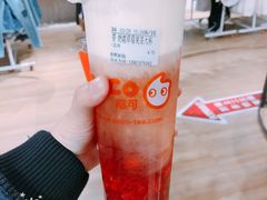 奶霜草莓果茶-CoCo都可(新街店)