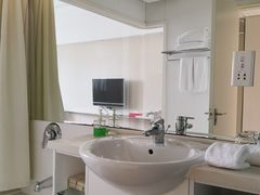 洗手间-杭州滨江宝龙城华美达酒店