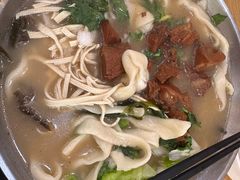 -八百里牛肉汤(盖饭·锅贴·万象城店)