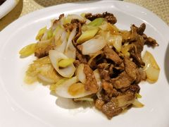 葱爆羊羔肉-巴扎美食·新疆菜·西域歌舞表演餐厅(新疆大厦店)
