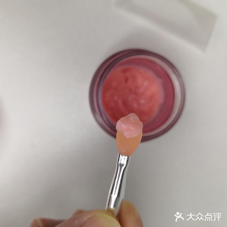 明星同款唇部磨砂膏～唇部也要美白喔