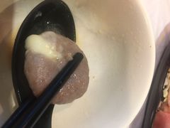 芝士包心牛丸-鲜入围煮花胶鸡海鲜火锅