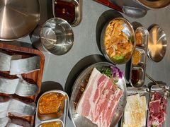 -围炉肉舍•炭烤活鳗•丹东海鲜烤肉(步行街店)