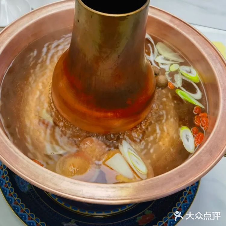 首推他们家的鲜切羊肉，每日现宰现切，肉质鲜嫩
