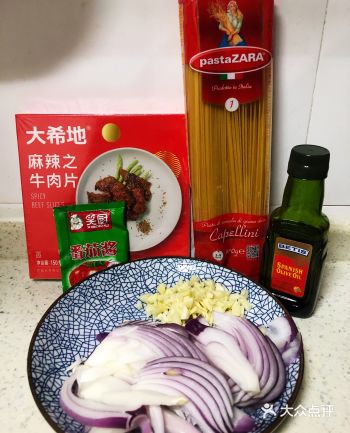 有一个小诀窍可以判断意面是否煮好