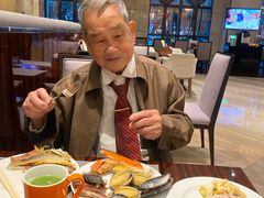 -广州万富希尔顿酒店·感趣自助餐厅·金秋蟹宴生蚝海鲜刺身