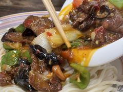 -歹歹的加个面过油肉拌面