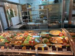 面包甜点陈列柜-渔民船说·北塘海鲜·天津菜·海肠捞饭(北塘古镇店)