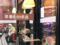 -肯德基(南京站A2检票口楼上)