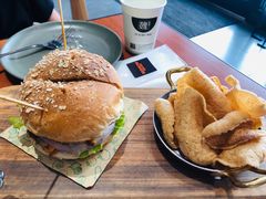 鲜香蘑菇牛肉汉堡-魏斯理汉堡(西安沣东吾悦店)