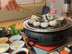 -围炉肉舍•炭烤活鳗•丹东海鲜烤肉(步行街店)