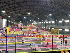 -嘿哟动霸CHUA·新潮玩运动娱乐中心·蹦床滑冰团建乐园