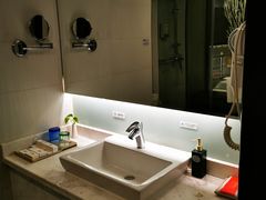 -昆明朗威酒店(昆明站火车站双桥夜市风情街店)