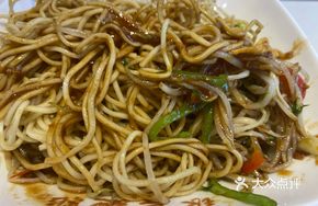 Cold-Plated Lobster Noodles