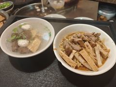 -松树干拌面店