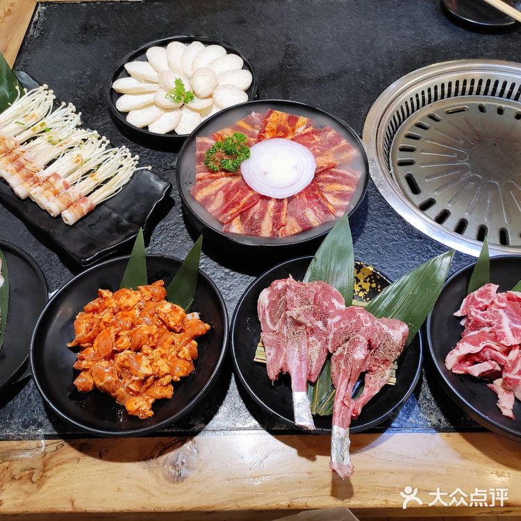 今天来万和城逛街。碰到了九田家。突然想吃烤肉了。九田