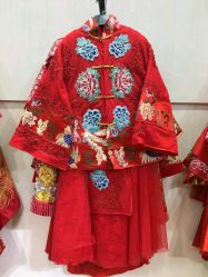 -觅白婚纱礼服馆