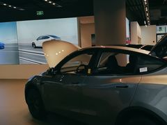 -TESLA 特斯拉(上海太古汇体验店)