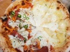 狂野榴莲双拼披萨-盘炉forenza·云贵川融合小食堂 ( 钟楼中柳巷店)