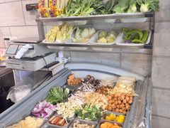 -愉肴麻辣香锅(中北镇店)