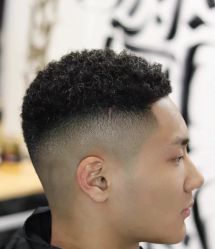 -一家只做男发烫染的店