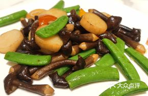 Stir-Fried Seasonal Vegetables with Chicken Mushroom