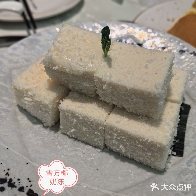 点了双人套餐，如果说吃饱，两人点一份套餐，就可以了