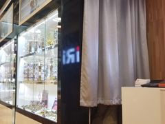 -MiRi眼镜连锁·蔡司·尼康控优点合作店(莘庄店)