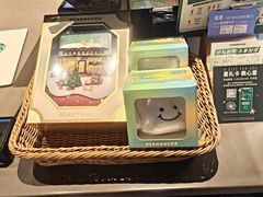 -星巴克(西藏路店)