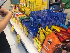 -全家便利店(宜山路站店)