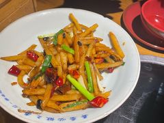 金牌土豆丝-吃饭皇帝大土家民族菜(正大广场店)