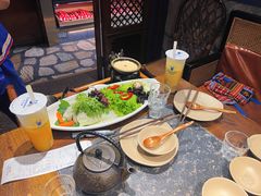 -老牌坊云南鱼豆花火锅(哈西万达店)