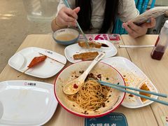 -小杨生煎(金山百联购物中心3楼店)