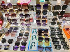 -美式眼镜·授权蔡司.依视路.尼康.豪雅.明月(人民广场店)