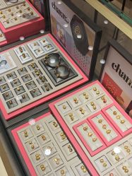 -周生生Chow Sang Sang(新世界店)