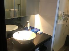 -桔子酒店(上海西藏北路地铁站店)