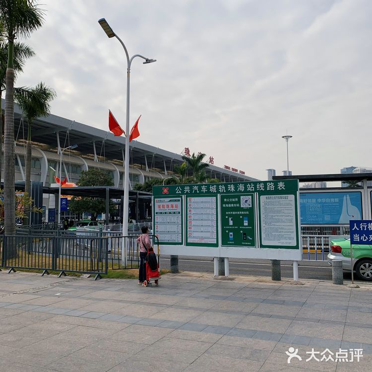 冰簟银床梦不成，碧天如水夜云轻