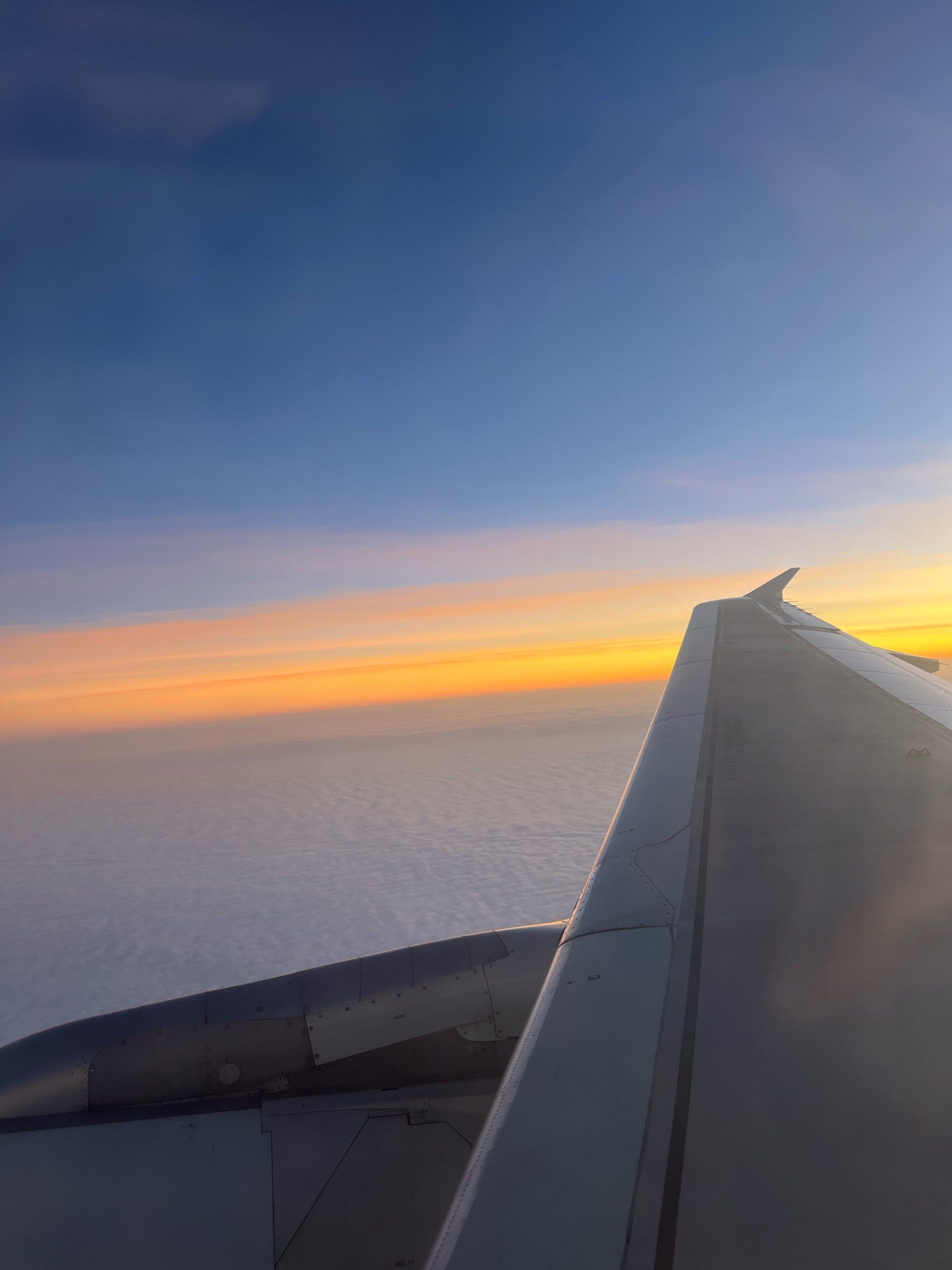 飞机上的落日晚霞