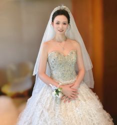 点击看大图 -爱伊人婚纱礼服美妆馆