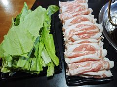 -果松木炭酸菜铜火锅·外婆参鸡汤