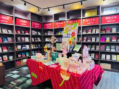 -钟书阁(松江泰晤士小镇店)