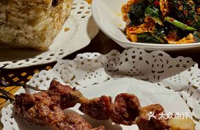 Xinjiang Naan Oven Grilled Beef Skewers