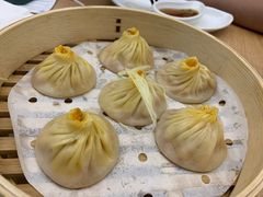 手拆六月黄小笼包-苏小柳点心·手作小笼包(新街口分院店)