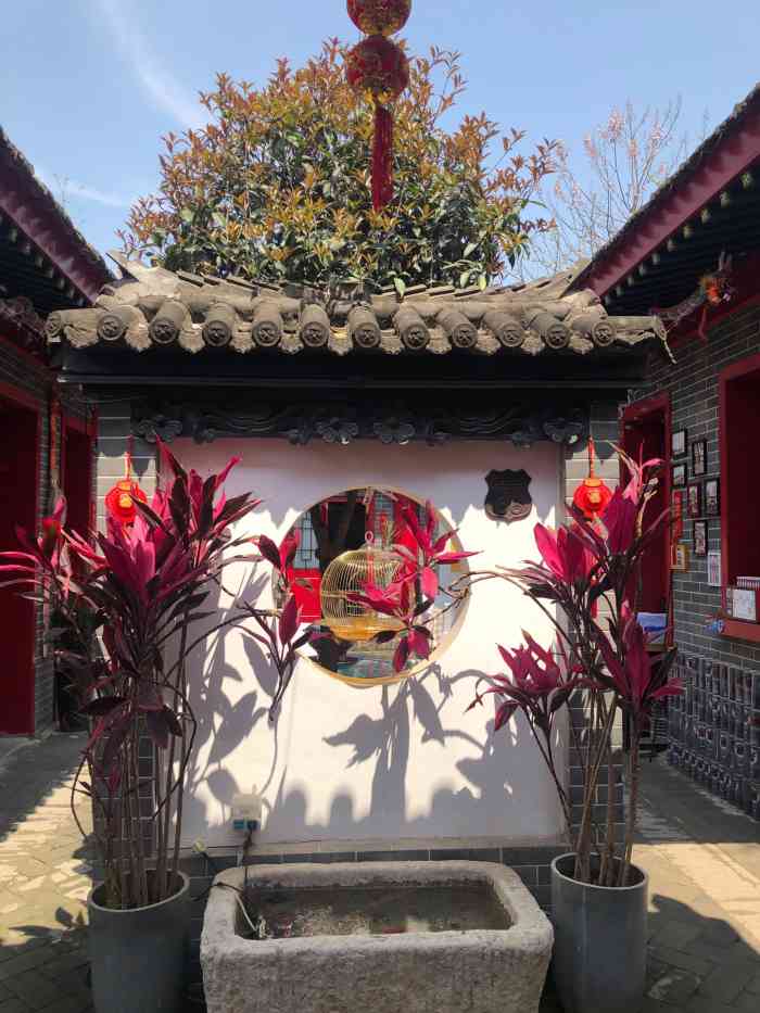 莫府·吉祥居-"自由的老板 有味道的店看着墙上各种自由.