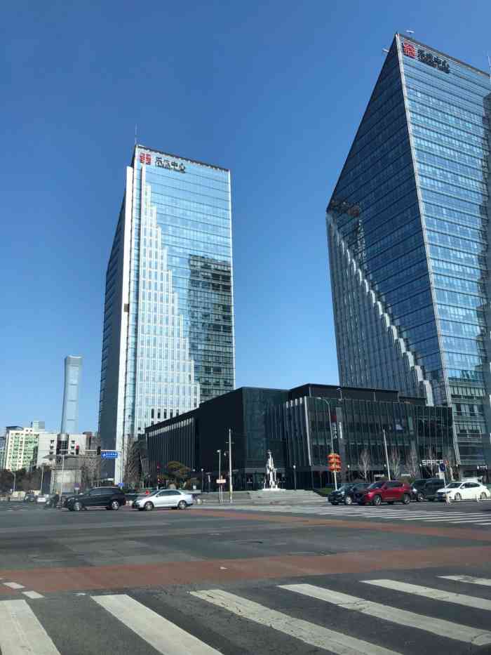 乐成中心space3-"在这工作了三年,办公桌直接可看到国贸壮观.
