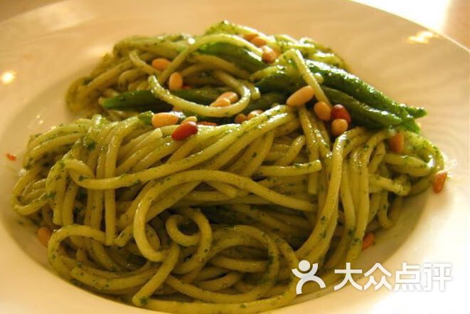 培根蒜香罗勒青酱面