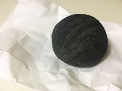 乌豆沙蛋黄酥-陶陶居饼家(惠福东路店)