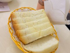 切片面包-华梅西餐厅(哈尔滨中央大街店)